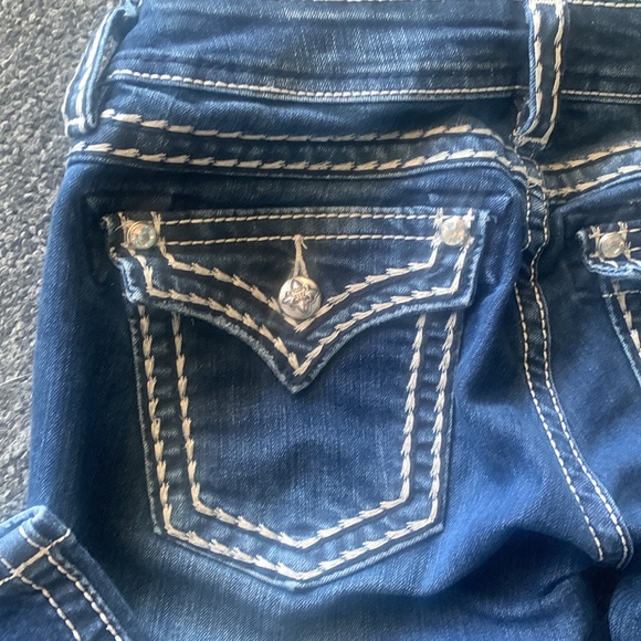 Miss Me signature boot one back button missing - Picture 2 of 4